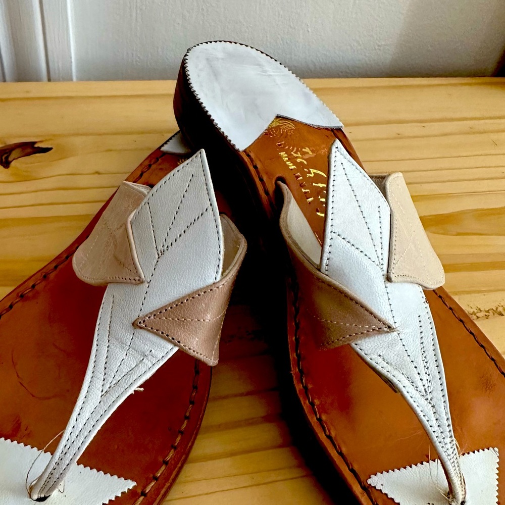 Jack rogers white and gold leaf sandals